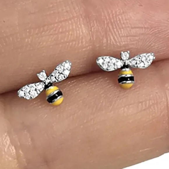 Jewelry - Bee Fashion earrings NEW